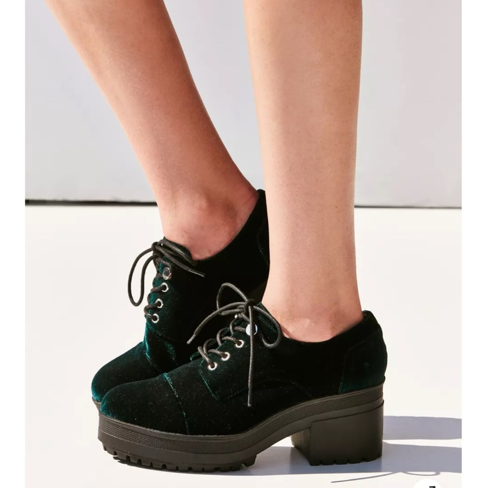 Urban Outfitters Dark Green Velvet Platform Lace-Up Oxfords